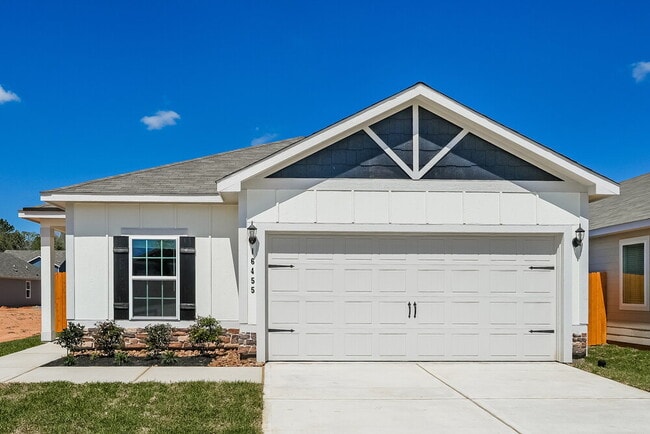 Building Photo - 16455 Hill Dr