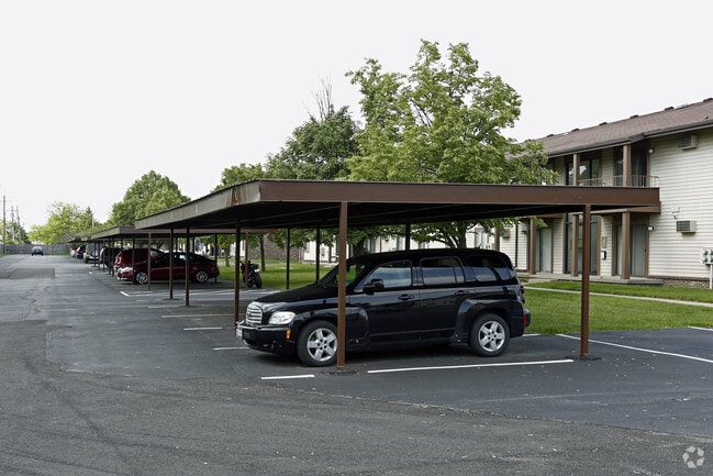 Car Port - Ridgewood of Perrysburg