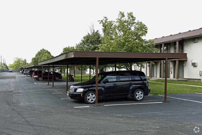 Estacionamiento techado - Ridgewood of Perrysburg