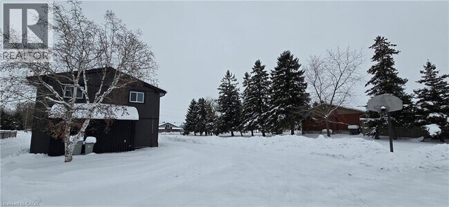 Building Photo - 2274 Line 34