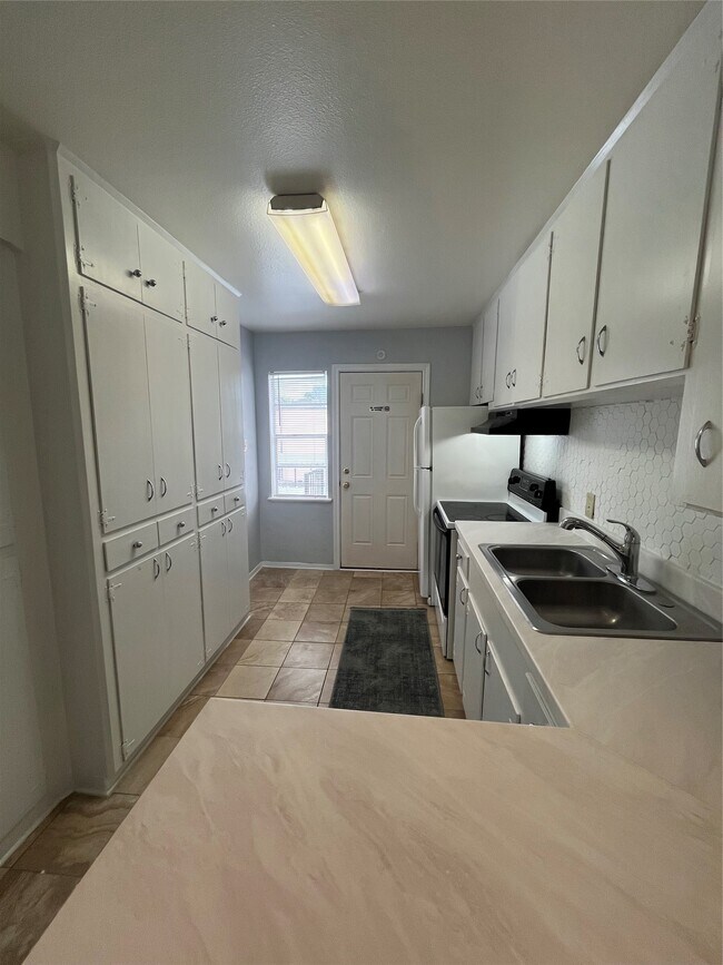 Foto del edificio - 11609 Chimney Rock Rd