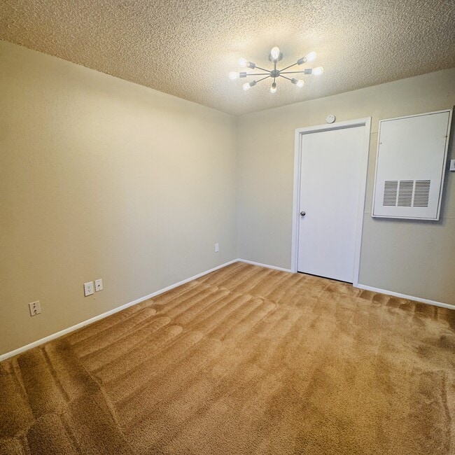 Foto del edificio - 6824 Camden Ln