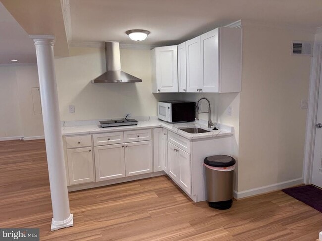 Building Photo - 5911 Benfield Dr