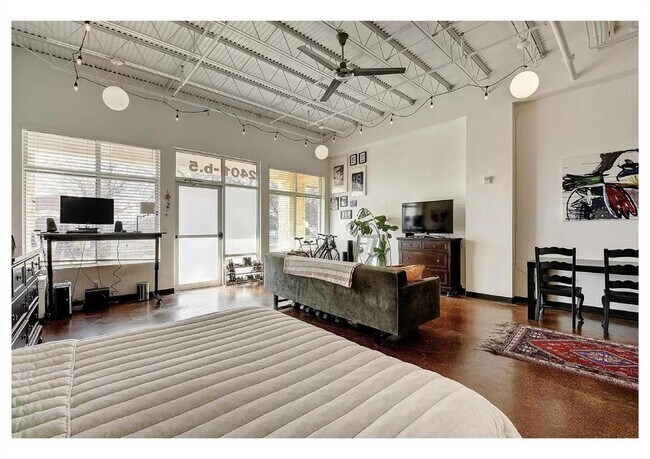 Foto del edificio - 2401 E 6th St