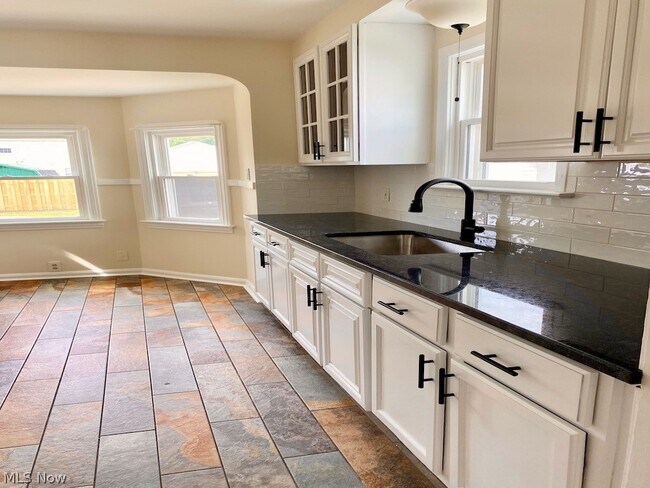Building Photo - 7708 Ivandale Dr