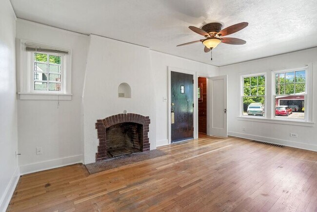 Foto del edificio - 1930 Laurel Avenue Northeast