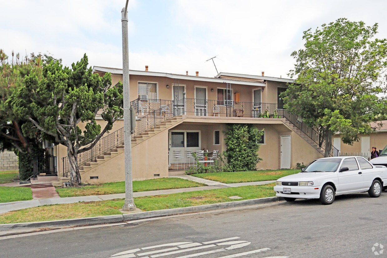 Primary Photo - 1018 S Highland Ave