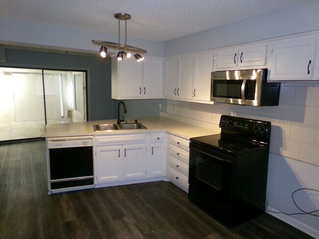 Foto del edificio - Country Club and Peace Haven Area