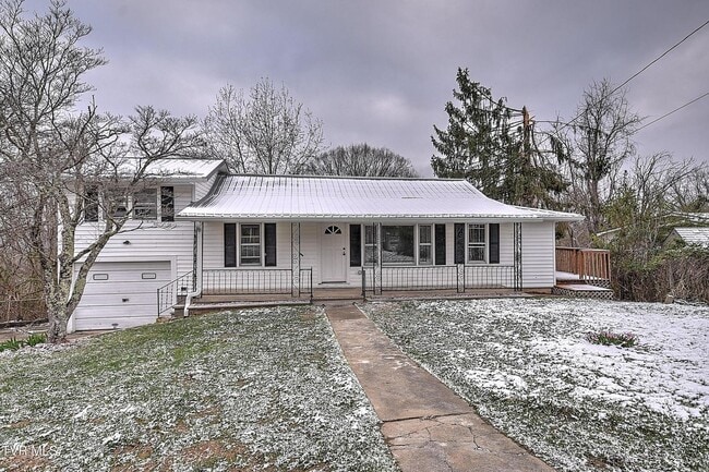 Building Photo - 1570 Granby Rd