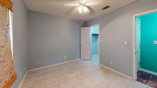 Foto del edificio - 1059 Woodlore Cir