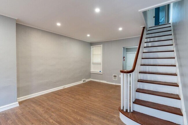 Photo - 2835 Winton St House