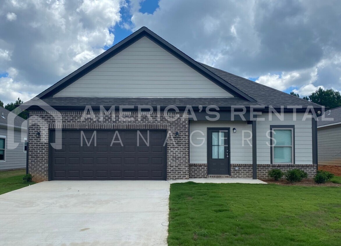 Primary Photo - Home for Rent in Clanton, AL!!! Sign a 13-...