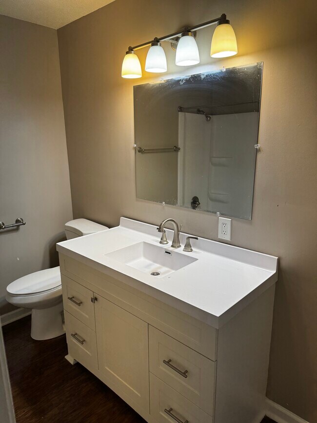 Foto del edificio - Benson Blvd