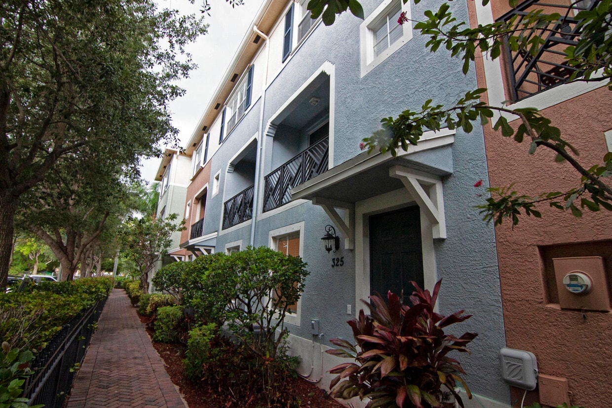 Primary Photo - 325 Atlantic Grove Way