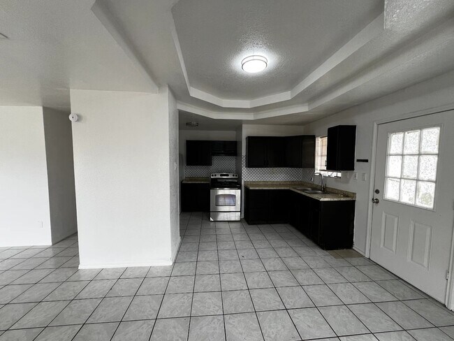 Foto del edificio - 5105 Villa Bonita St