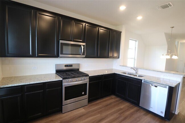 Building Photo - 444 English Oak St