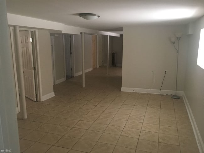 Building Photo - 2 br, 1 bath Apartment - 5828 W Wilson Ave