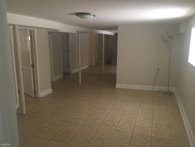 Foto del edificio - 2 br, 1 bath Apartment - 5828 W Wilson Ave