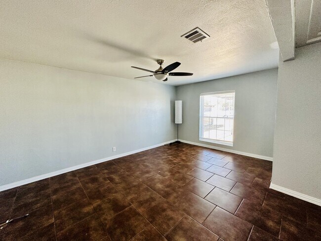 Building Photo - 4321 Harlowe Dr