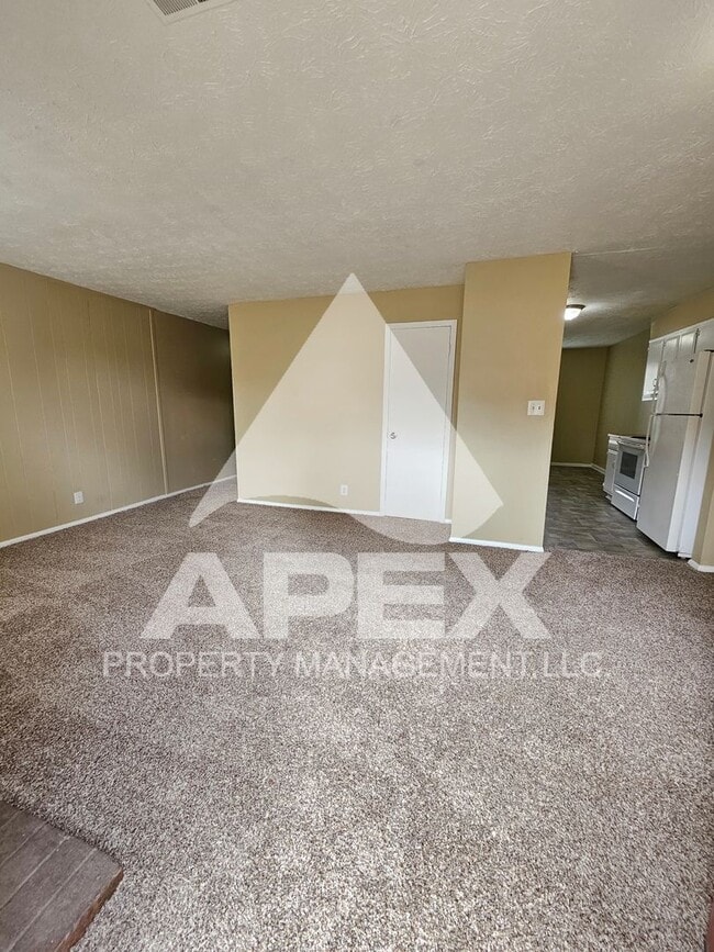 Building Photo - Nice 3Bd 1.5 Townhouse in WEST KNOX off Cedarbluff! END UNIT!