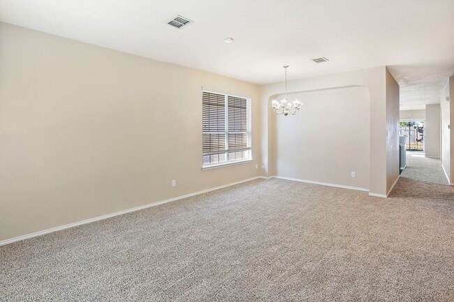 Building Photo - 4 Bedroom/2 Bath Trinity Oaks Subdivision