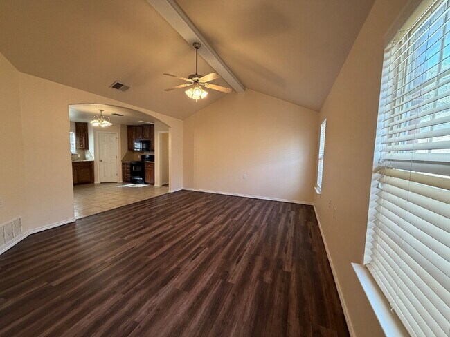 Building Photo - Charming 3-Bed, 2-Bath Spacious Home in Fox Den!