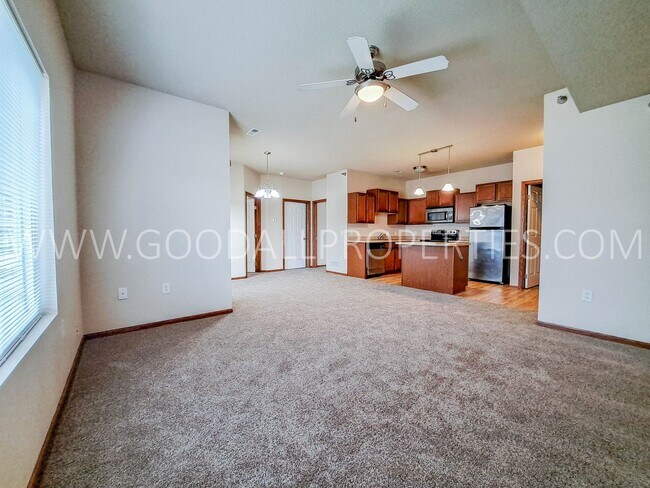 Foto del edificio - Rent Reduced! First Level 2 Bedroom 2 Bath in Johnston with detached garage