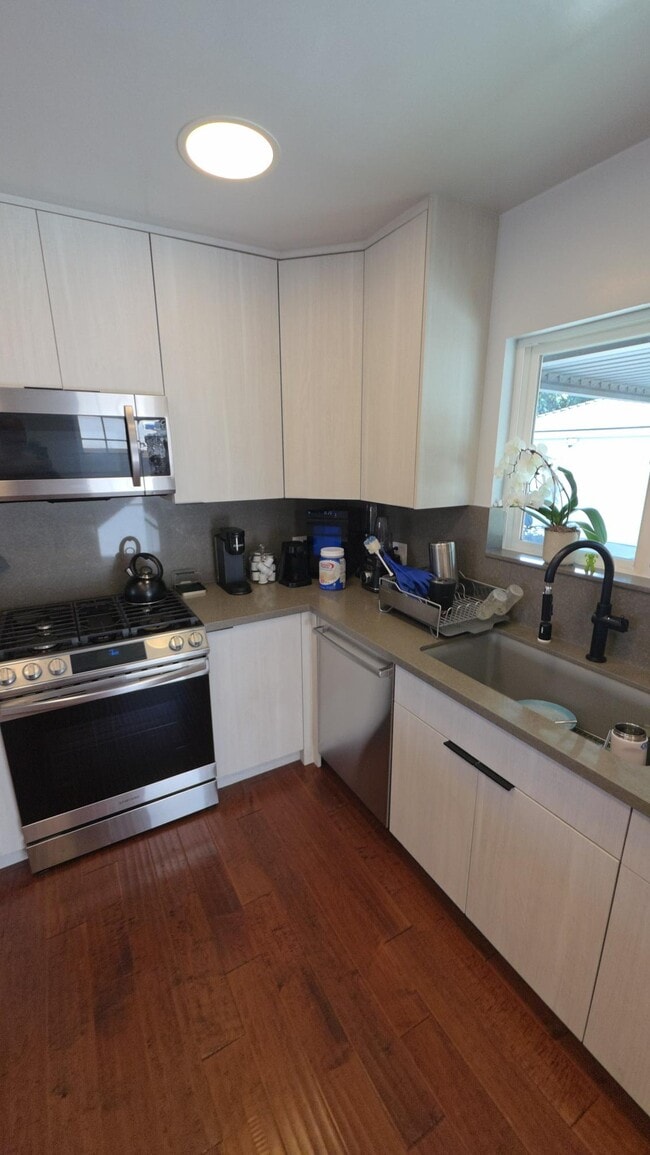 Foto del edificio - 15216 Morrison St