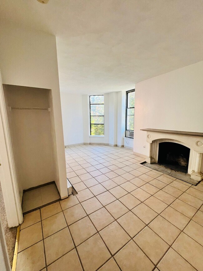 Foto del edificio - 537 Columbus Ave