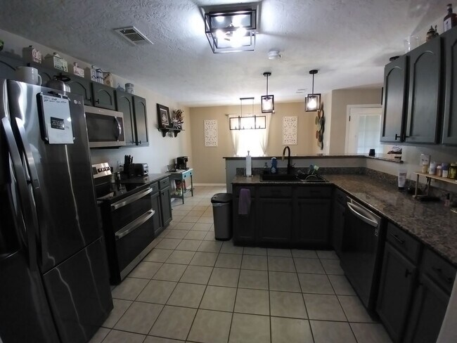 Building Photo - 383 Butler Rd