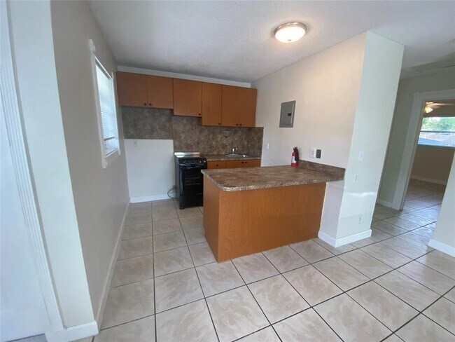 Building Photo - 240 Southwest 23rd Street Apt #4, Fort Lau...