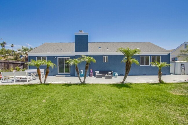 Building Photo - 3 Bedroom Single Story Home in Vista, Avai...