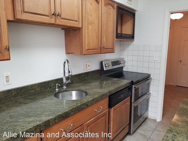 Building Photo - 2 br, 1 bath House - 13785 Cedar Rd.