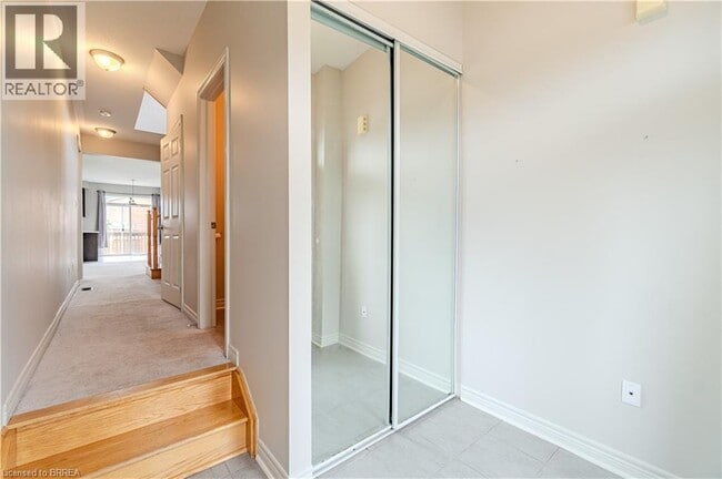 Building Photo - 8 Barlow Pl