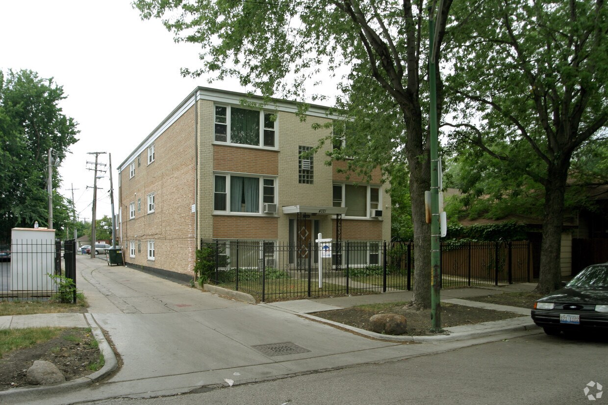 Primary Photo - 4021 W Belle Plaine Ave