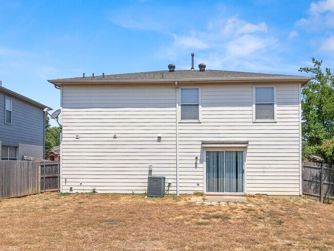Building Photo - Charming 4 Bedroom Two Story Home in Ft. W...
