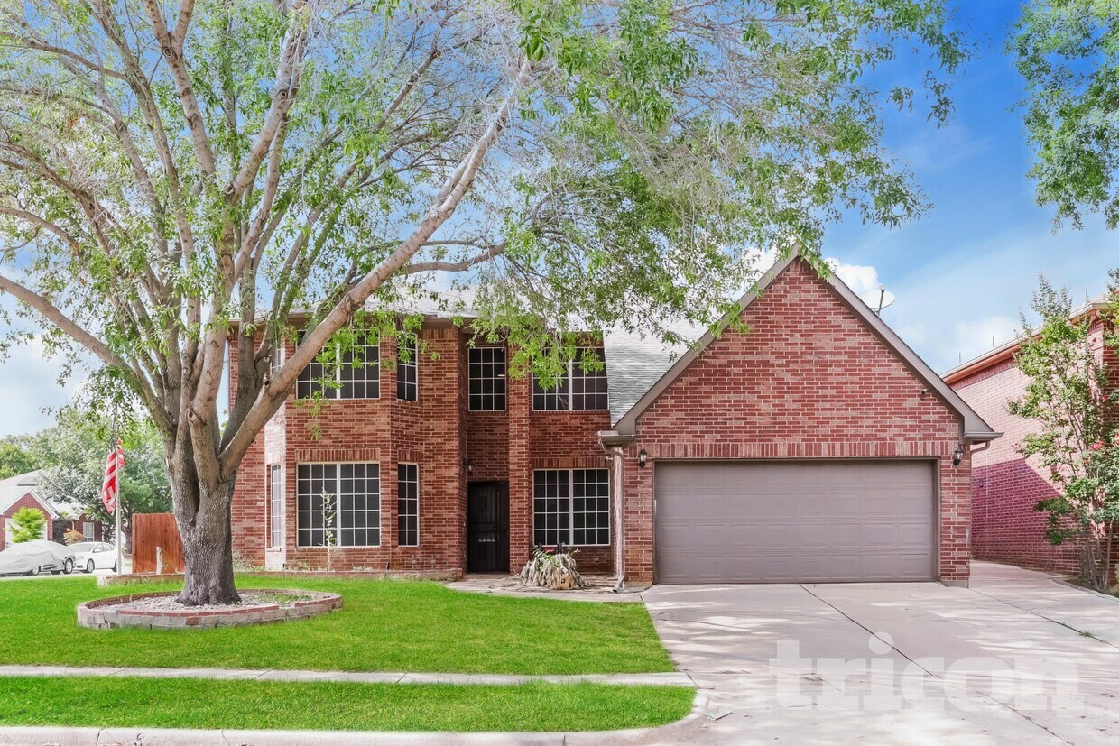 Foto principal - 2309 Green Creek Dr