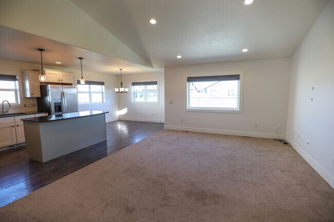 Building Photo - 1327 Silverton Dr