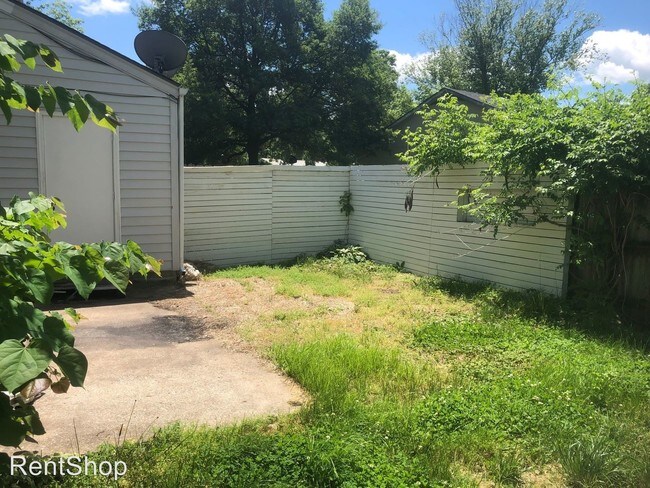 Foto del edificio - 3 br, 1 bath House - 1655 W Amos Dr - D
