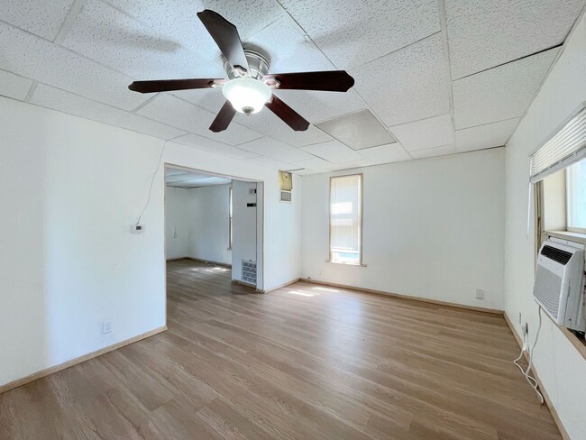 Building Photo - Spacious 3 bedroom home