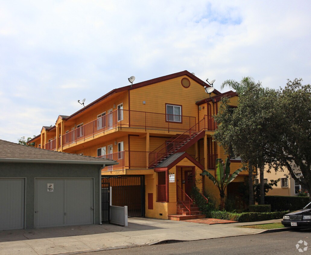 Foto principal - 1021 Temple Ave