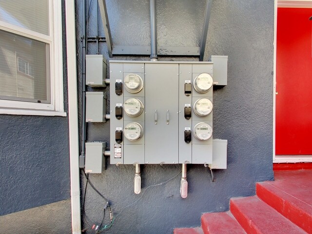 Building Photo - 884 32nd St