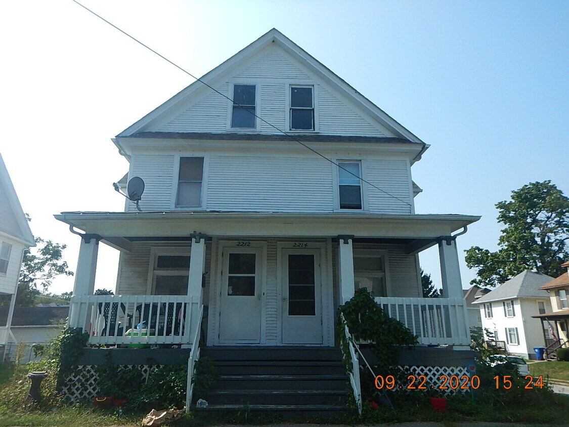 Building Photo - 2214 Farnam Street, Davenport