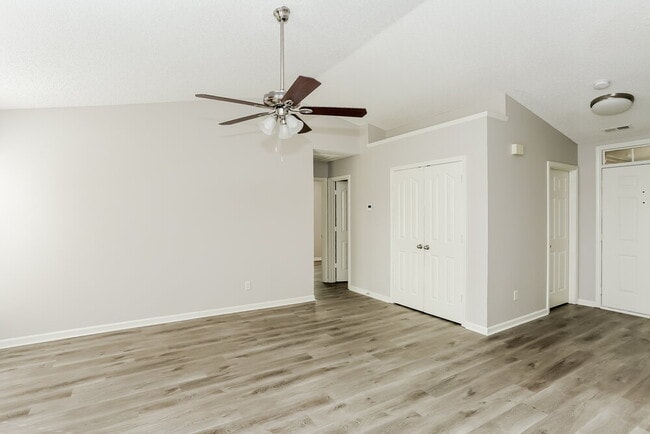 Building Photo - 1003 Salmon River Dr