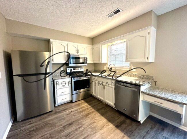 Building Photo - 513 NE Newport Dr