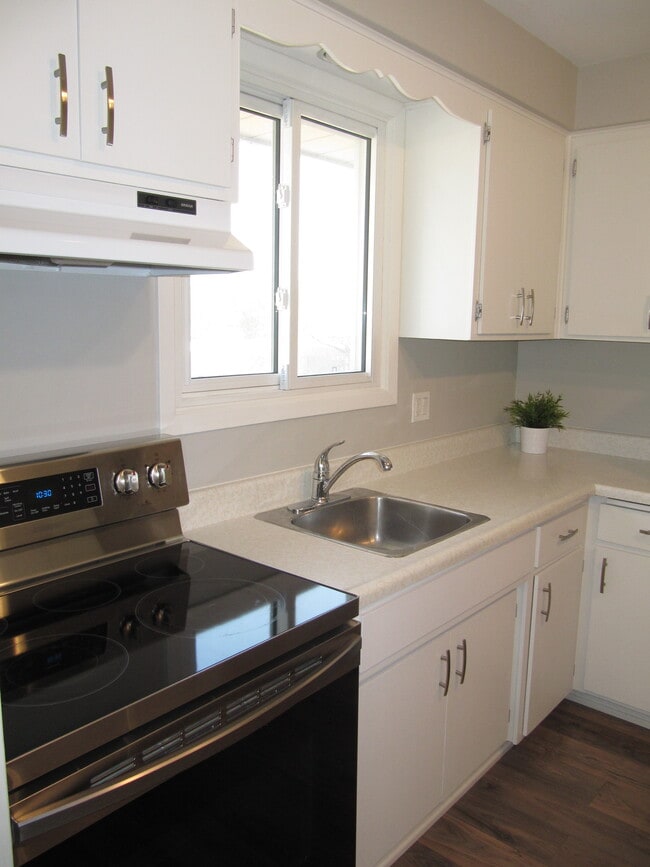 Building Photo - 91 Moffat Dr