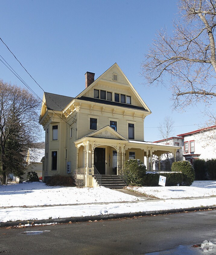 Foto del edificio - 19 Watkins Ave