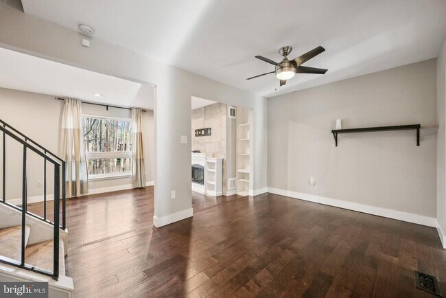 Foto del edificio - 7849 Briardale Terrace