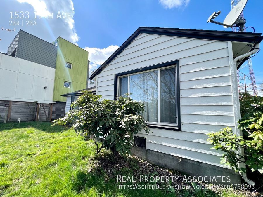 Primary Photo - Large 2 Bed/2 Bath House in South Capitol ...