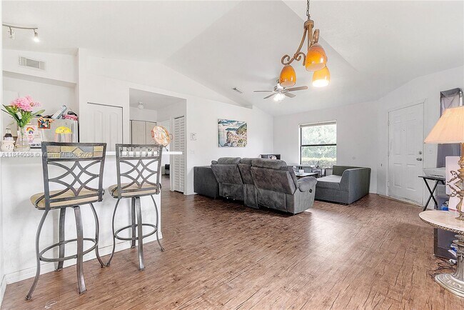 Foto del edificio - 2828 Stoneway Ln